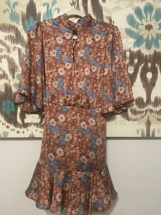 NWT- Vici Satin Foster Keyhole with light blue, navy, cream, rust florals. - Picture 4 of 7